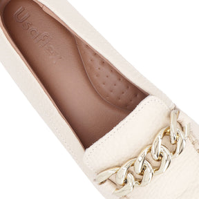 Mocassim Bege Couro Enfeite Corrente